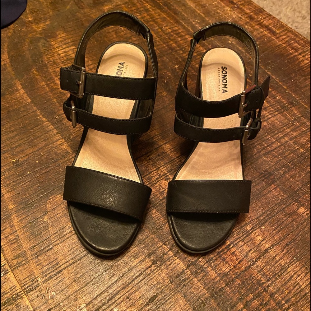 Dress sandal with heel